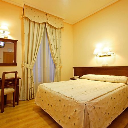 Hostal Sil & Serranos 马德里 外观 照片