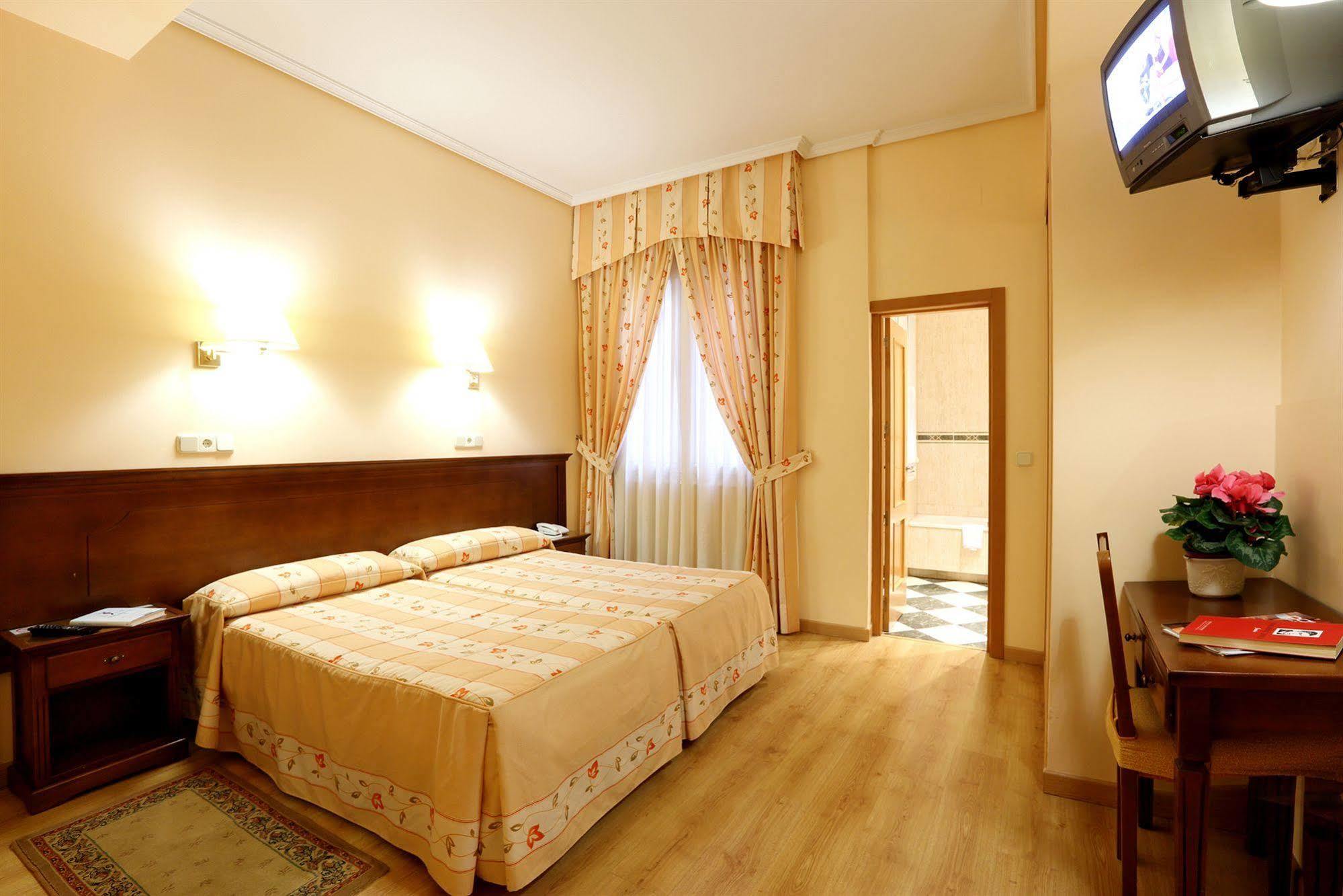 Hostal Sil & Serranos 马德里 外观 照片