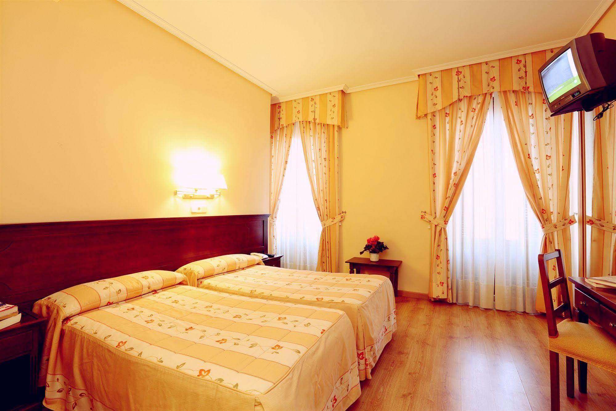 Hostal Sil & Serranos 马德里 外观 照片