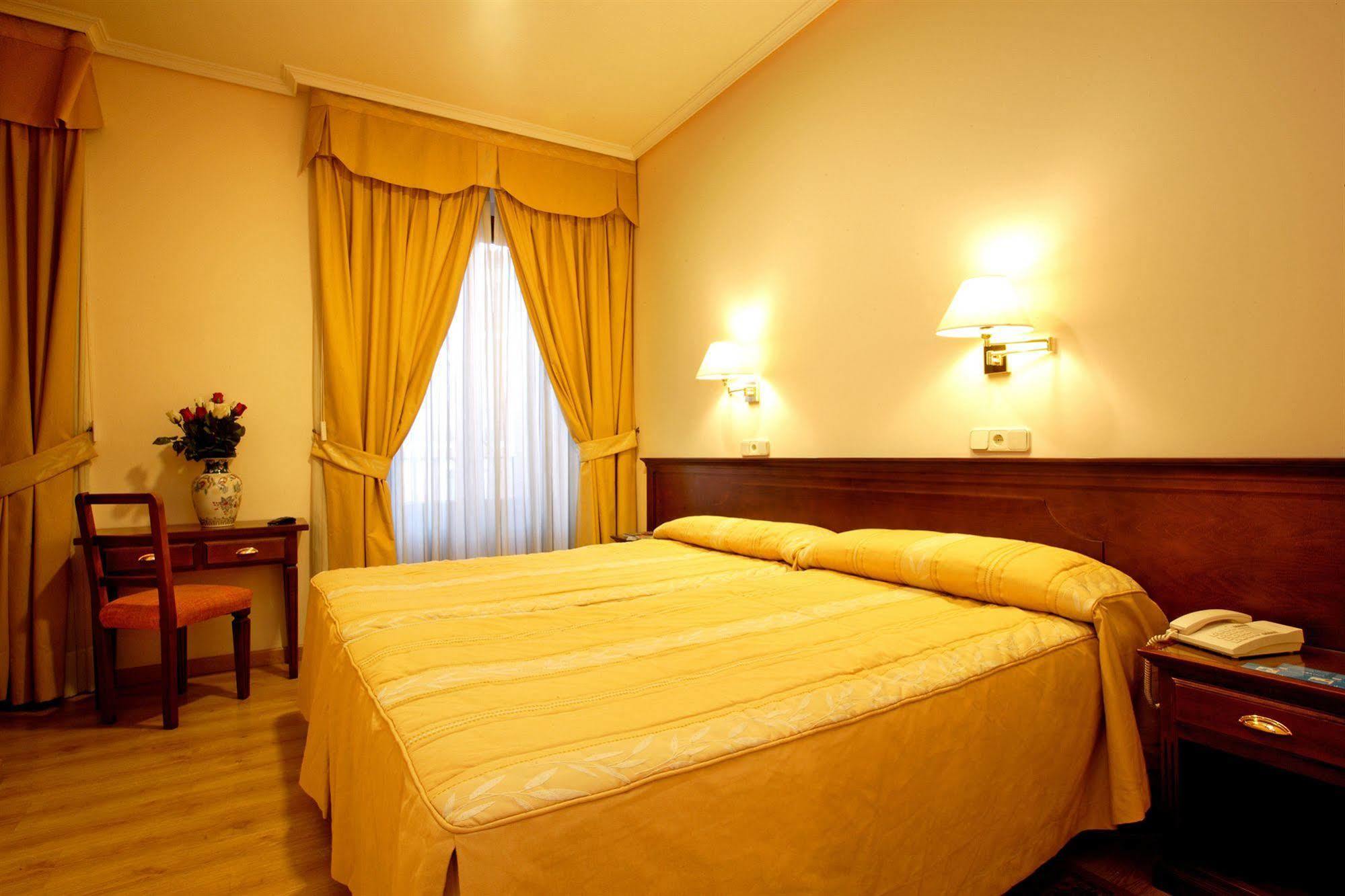 Hostal Sil & Serranos 马德里 外观 照片