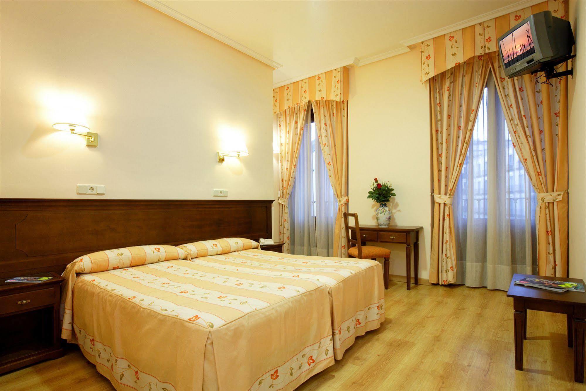 Hostal Sil & Serranos 马德里 外观 照片