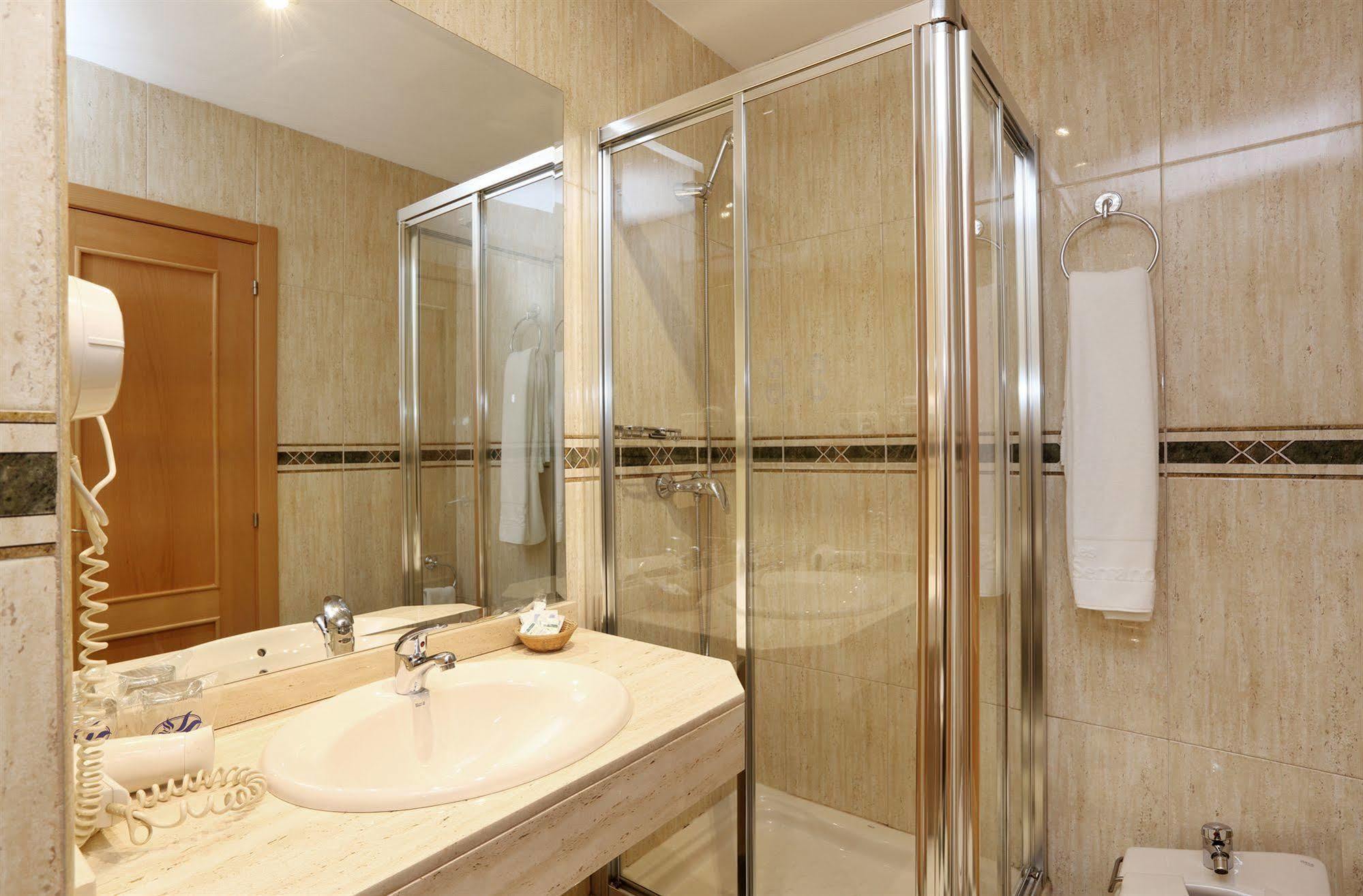 Hostal Sil & Serranos 马德里 外观 照片